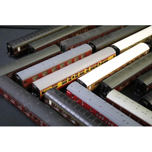 113 - 21 OO gauge items of rolling stock, all coaches featuring Lima, Triang, Airfix etc