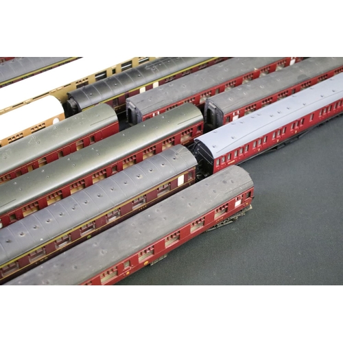 113 - 21 OO gauge items of rolling stock, all coaches featuring Lima, Triang, Airfix etc