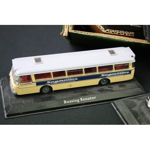 1216 - 35 Atlas Editions Classic Coaches Collection diecast models, together with a quantity of associated ... 