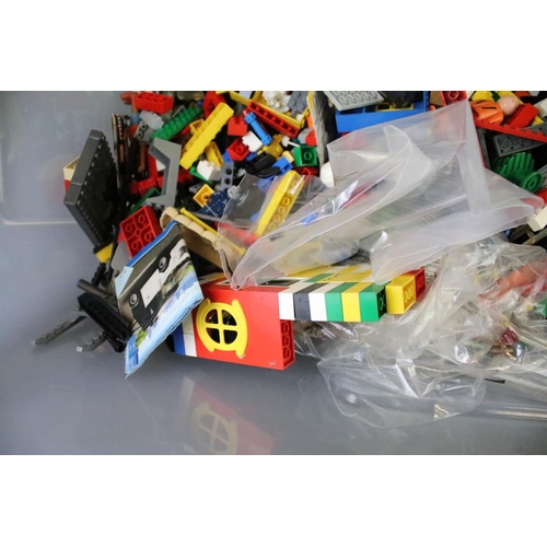 1417 - Lego - Large quantity of Lego bricks and accessories from the 1980s onwards