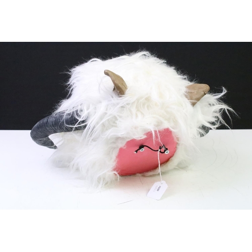 1531 - Star Wars - Hand-modelled character head of a Wampa from The Empire Strikes Back. Created by Sumisu ... 