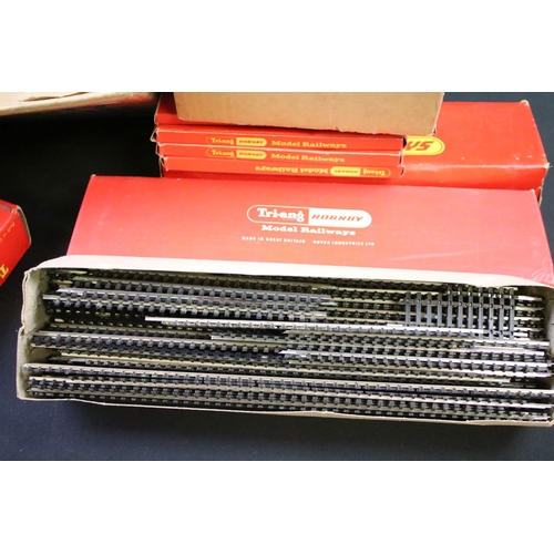 132 - Quantity of OO gauge and Hornby Dublo model railway track featuring curves and straights to include ... 