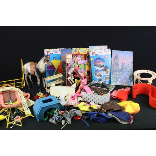 347 - Sindy - A collection of Pedigree Sindy to include playset, furniture, clothing & accessories, featur... 