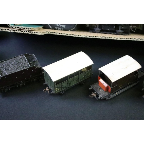 134 - Around 50 Hornby Dublo & TTR items of rolling stock to include coaches, tankers, wagons and vans