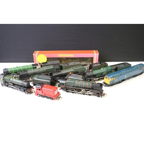 141 - Nine OO gauge locomotives to include boxed Hornby R298 GWR 4-4-0 Loco County Class County of Herefor... 