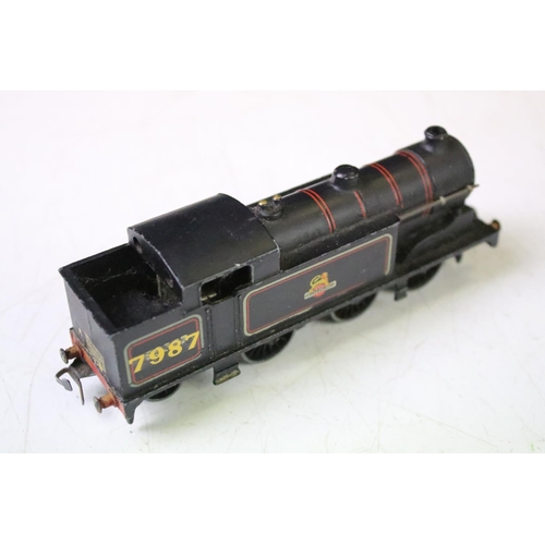 142 - Four Hornby Dublo locomotives to include Silver King, Silver King, LNER 9596 0-6-2, BR 0-6-2 in blac... 