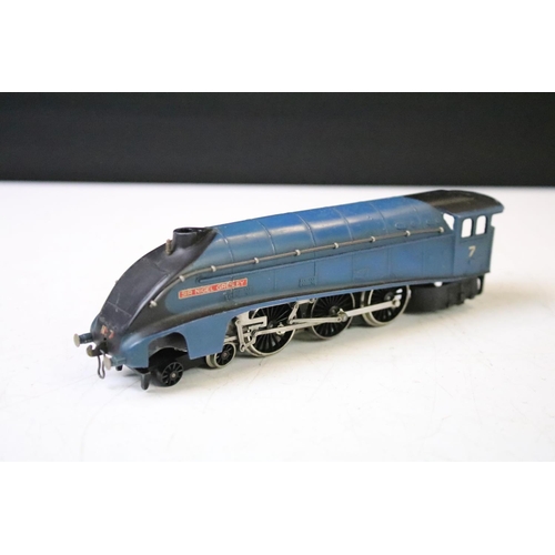 142 - Four Hornby Dublo locomotives to include Silver King, Silver King, LNER 9596 0-6-2, BR 0-6-2 in blac... 