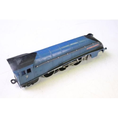 142 - Four Hornby Dublo locomotives to include Silver King, Silver King, LNER 9596 0-6-2, BR 0-6-2 in blac... 