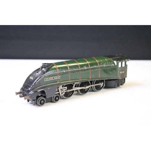 142 - Four Hornby Dublo locomotives to include Silver King, Silver King, LNER 9596 0-6-2, BR 0-6-2 in blac... 