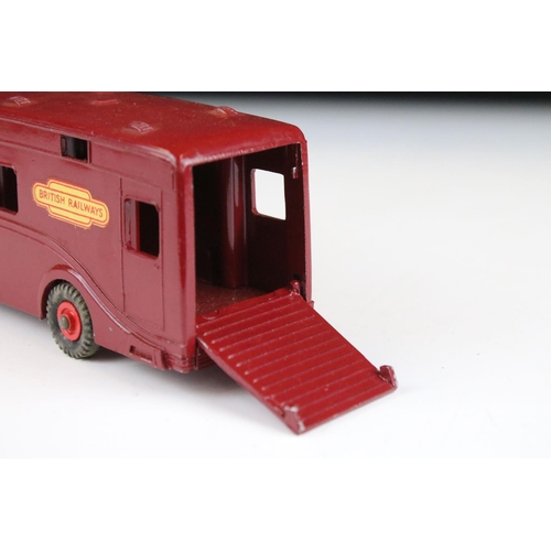 1390 - Boxed Dinky Supertoys 981 Horse Box diecast model, British Railways decals, diecast vg with paint ch... 