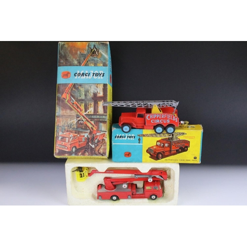 1391 - Two boxed Corgi Major diecast models to include 1127 Simon Snorkel Fire Engine & 1121 Chipperfield C... 