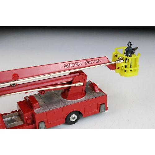 1391 - Two boxed Corgi Major diecast models to include 1127 Simon Snorkel Fire Engine & 1121 Chipperfield C... 