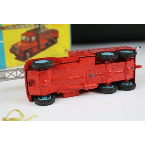 1391 - Two boxed Corgi Major diecast models to include 1127 Simon Snorkel Fire Engine & 1121 Chipperfield C... 