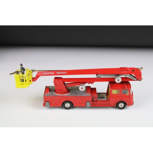 1391 - Two boxed Corgi Major diecast models to include 1127 Simon Snorkel Fire Engine & 1121 Chipperfield C... 