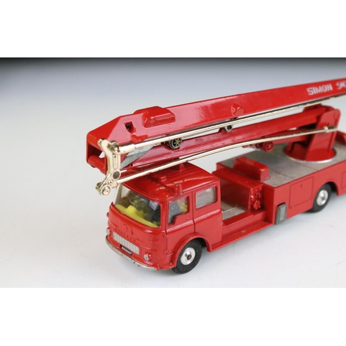 1391 - Two boxed Corgi Major diecast models to include 1127 Simon Snorkel Fire Engine & 1121 Chipperfield C... 