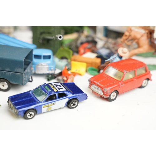 322 - Collection of 18 diecast models to include Dinky, Corgi and Britains examples featuring army related... 