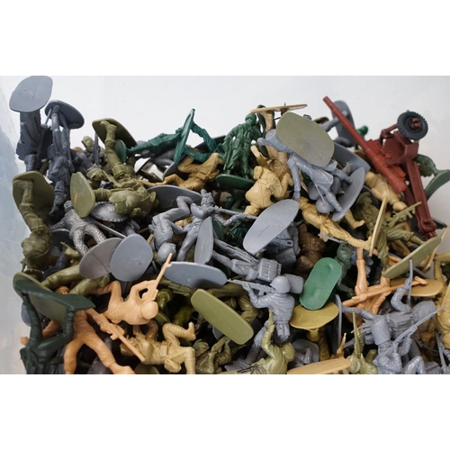 333 - Large collection of play worn plastic & metal figures, mostly soldier figures, to include Britains, ... 