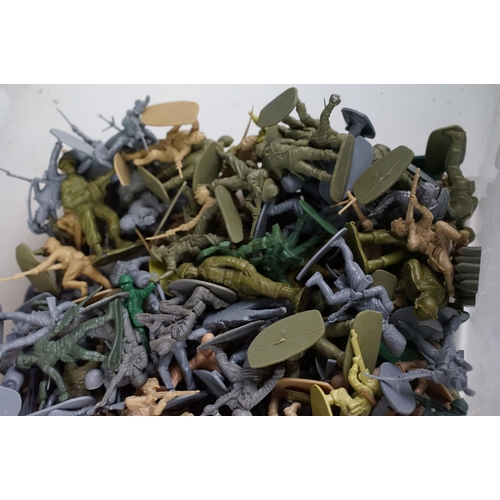 333 - Large collection of play worn plastic & metal figures, mostly soldier figures, to include Britains, ... 