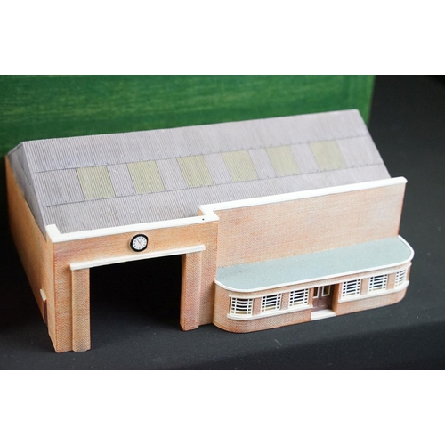 117 - Collection of trackside OO gauge model railway buildings to include 2 x Bachmann Scenecraft, plastic... 