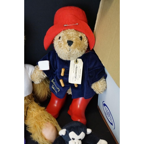 371 - Large collection of soft toys and various teddy bears to include Barton Bears, Pipsu, Paddington's 4... 