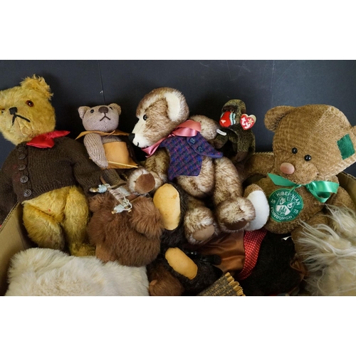 371 - Large collection of soft toys and various teddy bears to include Barton Bears, Pipsu, Paddington's 4... 