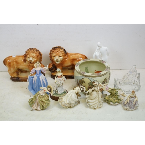 45 - Mixed ceramics to include a pair of Staffordshire lions (approx 27.5cm high), lady figurines (featur... 