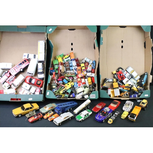 1252 - Collection of circa 1970's onwards diecast and plastic models to include Matchbox Superfast, Matchbo... 