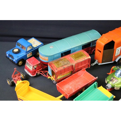 1253 - Around 25 mid 20th C onwards diecast models to include Corgi, Britains, Dinky and Matchbox featuring... 