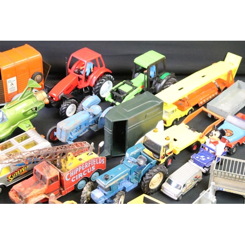 1253 - Around 25 mid 20th C onwards diecast models to include Corgi, Britains, Dinky and Matchbox featuring... 