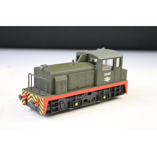 172 - 12 OO gauge locomotives to include Hornby The Kings Own Scottish Border, , Hornby The Sorter, Hornby... 