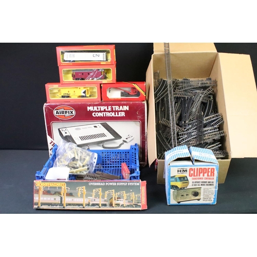 175 - Quantity of OO gauge model railway to include boxed Airfix Multiple Train Controller, various track,... 