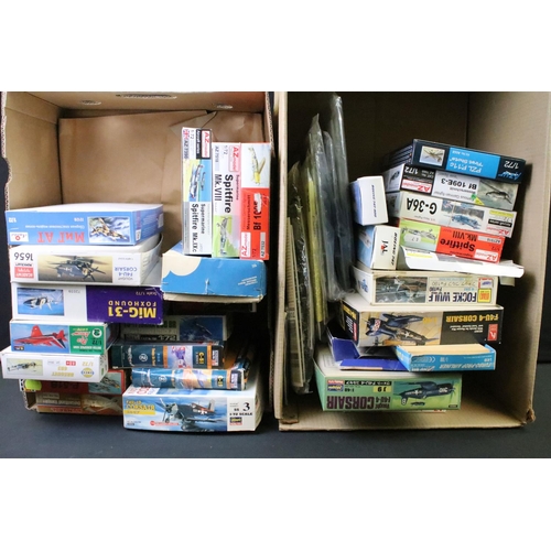 195 - 34 Boxed & unbuilt plastic model kits, 1:48 to 1:72 scale, to include AZ Model (AZ 7295, AZ7518, AZ ... 