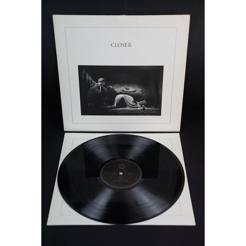 130 - Vinyl - 3 Joy Division LPs on Factory Records to include Closer (FACT 25) with printed inner, Vg+, S... 