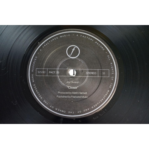 130 - Vinyl - 3 Joy Division LPs on Factory Records to include Closer (FACT 25) with printed inner, Vg+, S... 