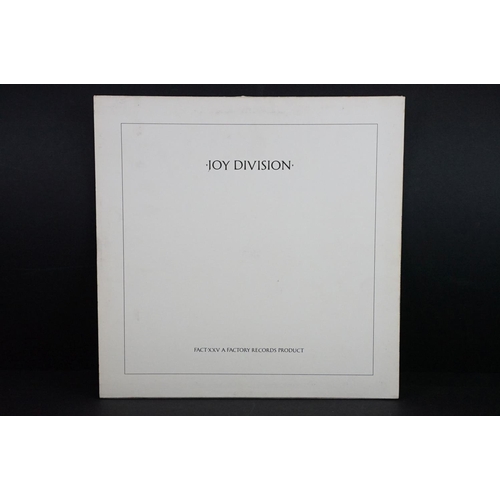 130 - Vinyl - 3 Joy Division LPs on Factory Records to include Closer (FACT 25) with printed inner, Vg+, S... 