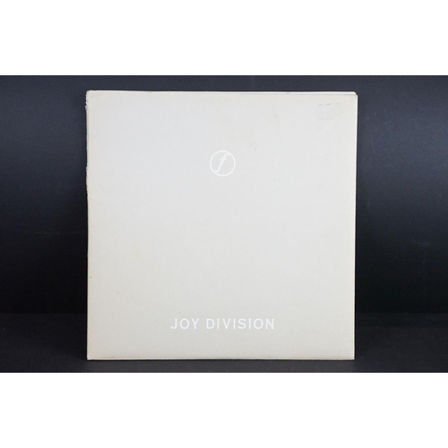 130 - Vinyl - 3 Joy Division LPs on Factory Records to include Closer (FACT 25) with printed inner, Vg+, S... 
