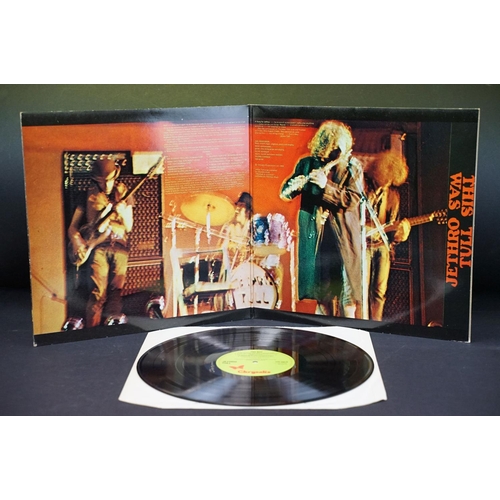 189 - Vinyl - 4 Jethro Tull albums to include: This Was, Stand Up (pop up sleeve), Aqualung, Thick As A Br... 