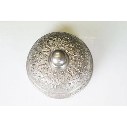 117 - Ornate metal shop/hotel reception bell, approx 14cm diameter