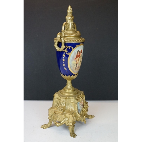 165 - Early 20th Century mantlepiece garniture featuring a mantle clock with neo classical brass cased clo... 