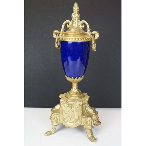 165 - Early 20th Century mantlepiece garniture featuring a mantle clock with neo classical brass cased clo... 