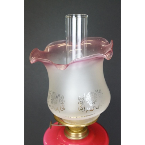 170 - Late Victorian / early 20th Century oil lamp having a cast metal base with pink glass reservoir with... 