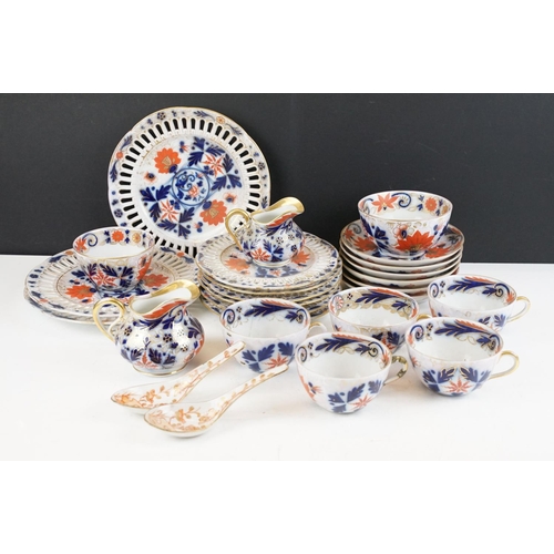 30 - Late 19th / early 20th century Imari pattern porcelain tea set with gilt details, featuring 5 cups, ... 