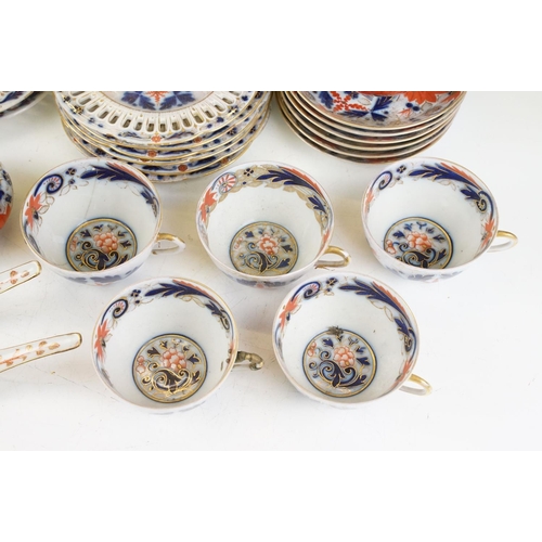 30 - Late 19th / early 20th century Imari pattern porcelain tea set with gilt details, featuring 5 cups, ... 