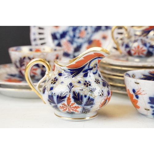 30 - Late 19th / early 20th century Imari pattern porcelain tea set with gilt details, featuring 5 cups, ... 