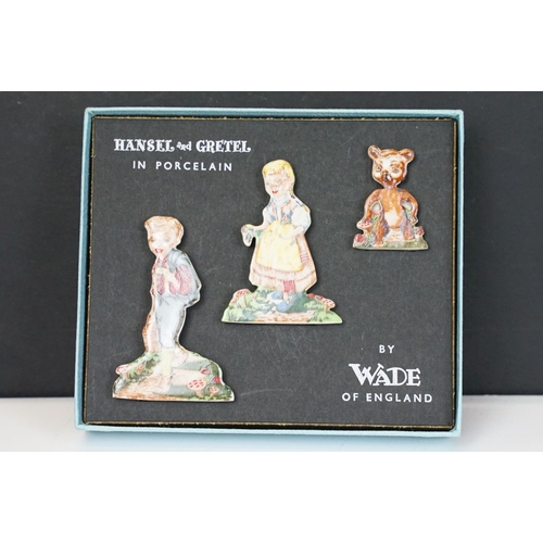 60 - Boxed Wade 'Snippets' Hansel and Gretel three-part set, circa 1930's; plus 2 x boxed Wade 'The Hat B... 