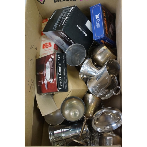 362 - Collection of mixed silver plate & other metal ware, to include a tantalus housing two glass decante... 