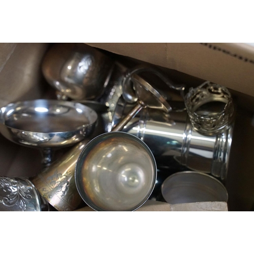 362 - Collection of mixed silver plate & other metal ware, to include a tantalus housing two glass decante... 