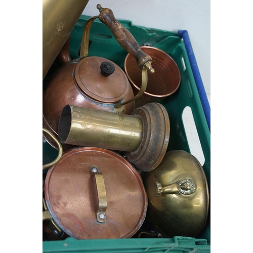 364 - Collection of mixed brass & copper ware to include cooking pans, kettle, jug, etc