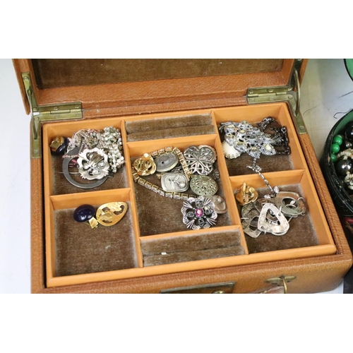 302 - A collection of mixed vintage and contemporary costume jewellery to include silver examples together... 