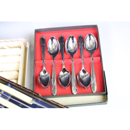 309 - A collection of mixed cased cutlery to include fish knive and forks together with a Will's Bulwark t... 